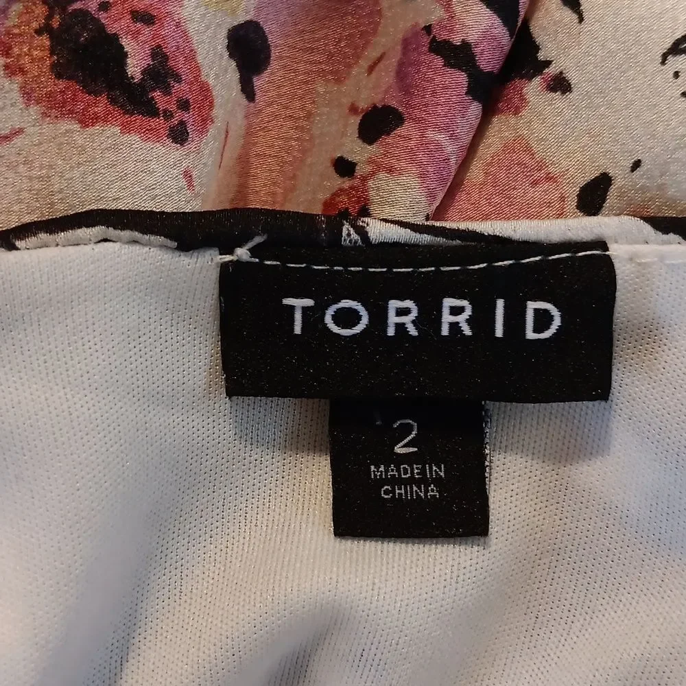 Torrid Black and Pink Floral Blouse . Garden Girl. Wedding Guest. Sunday Brunch